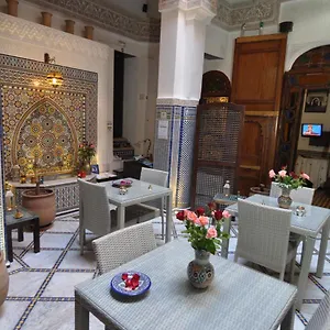 riad-adarissa.hotelfesmorocco.com/